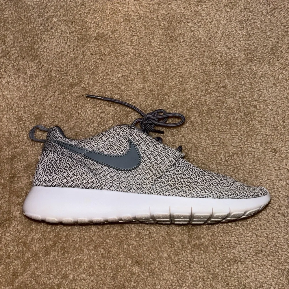 🩶Nike Roshe Light Gray Sneakers